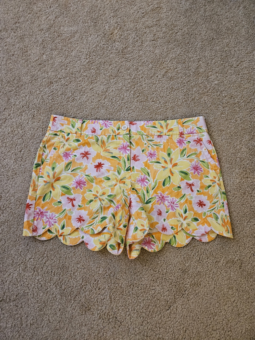 Crown & Ivy Shelby Size 16 Floral Scallop Hem Women’s Shorts - Yellow Floral